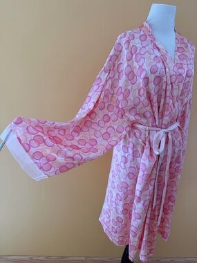 Willow Blossom 100 % Silk Pink Circle-Print Robe with Tie Belt, size 2 X, EUC